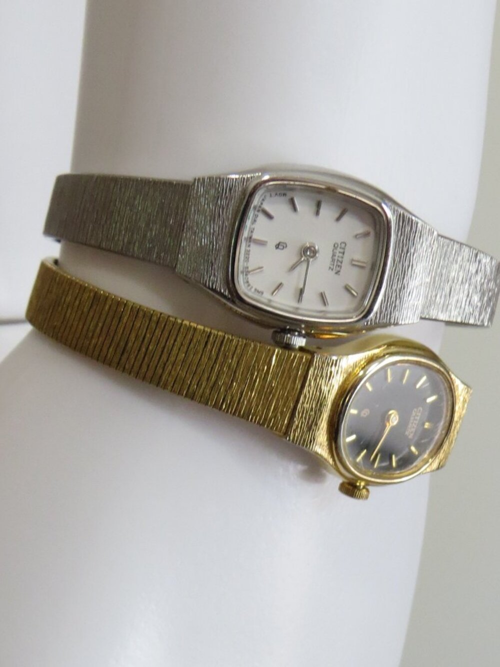 Vintage Ladies Citizen Watches (1 Gold 1 Silver) WORKING